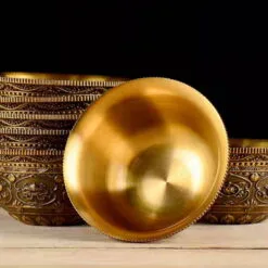 Bộ 8 bát cúng nước tám tướng cát tường bằng đồng khắc nổi