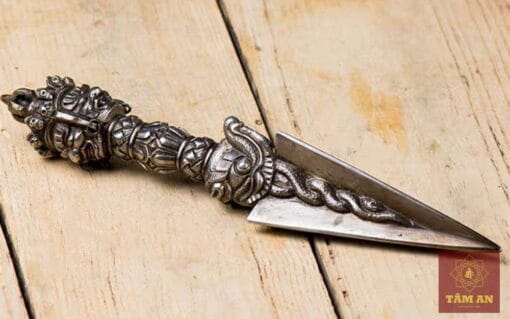 Pháp khí Kim Cương Phổ Ba hàng thủ công Nepal 26 cm