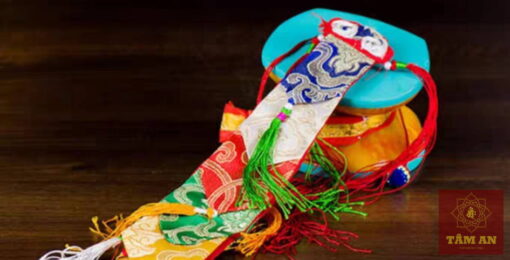 Trống Damaru màu vàng mặt da cừu xanh 13 cm - Ảnh 7